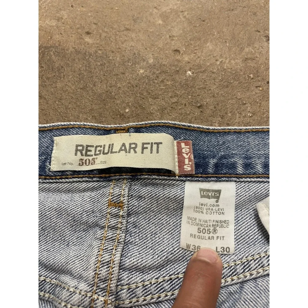 Levis 505 Jeans Mens 36x30 Light Wash Blue Regular Fit‎ Straight Leg Zip Fly